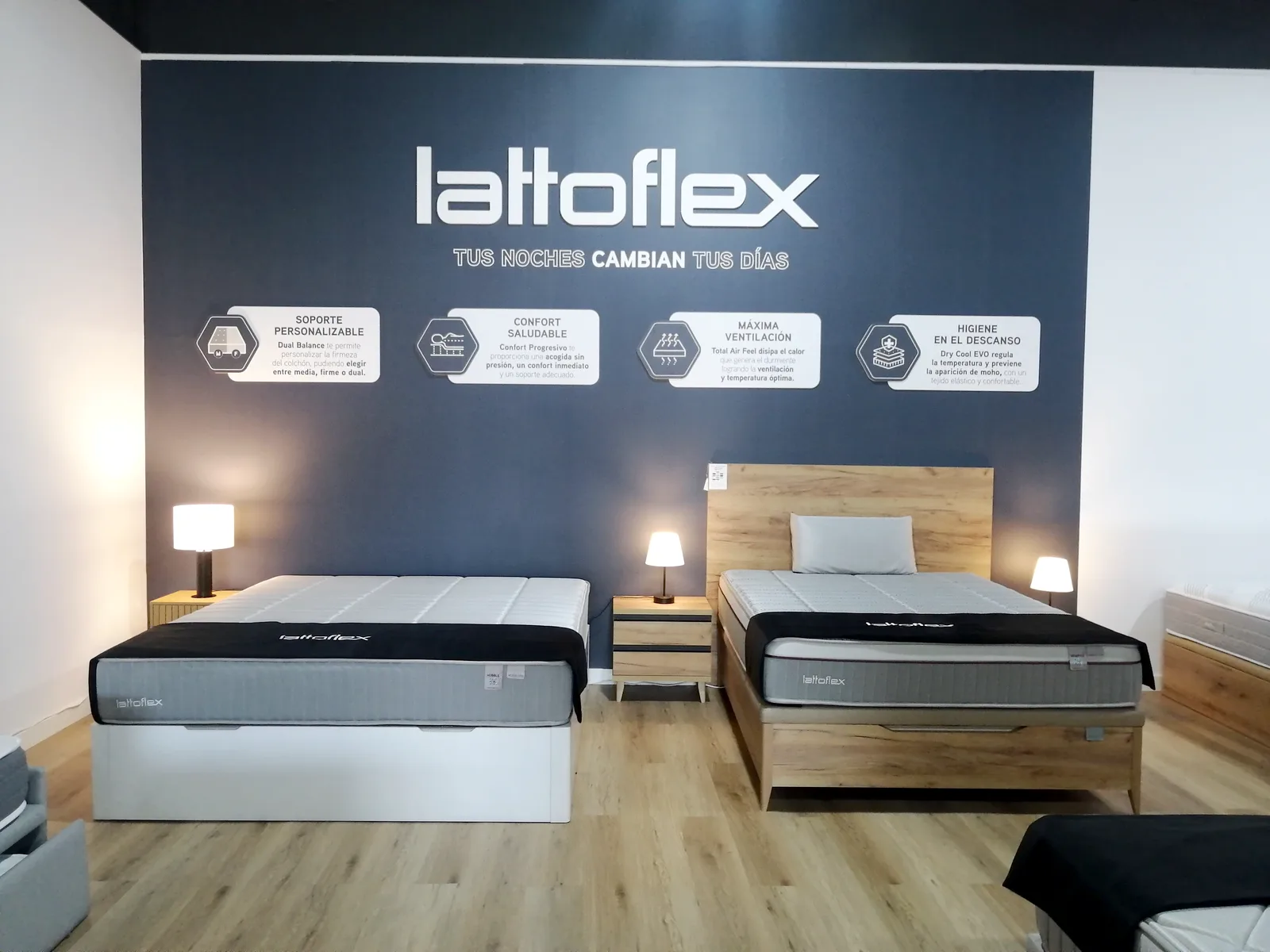 Espacio de la marca Lattoflex con colchones y canapés en la tienda Comunidad Colchonera de Torrejón de Ardoz