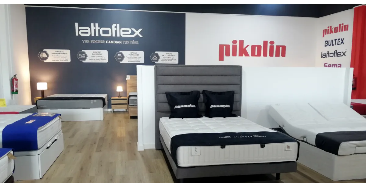Espacios de Pikolin y Lattoflex con colchones, canapés y cama articulada en la tienda Comunidad Colchonera de Torrejón de Ardoz